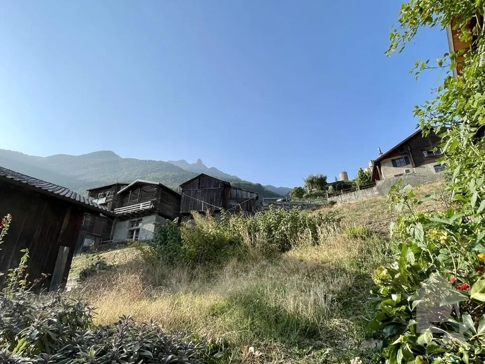 Appartamento 3,5 locali di 96m2 con giardino di 38m2 e 2 posti auto