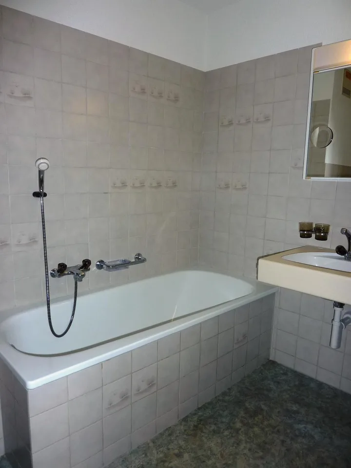 1. Rent Free - Family Friendly - Spacious