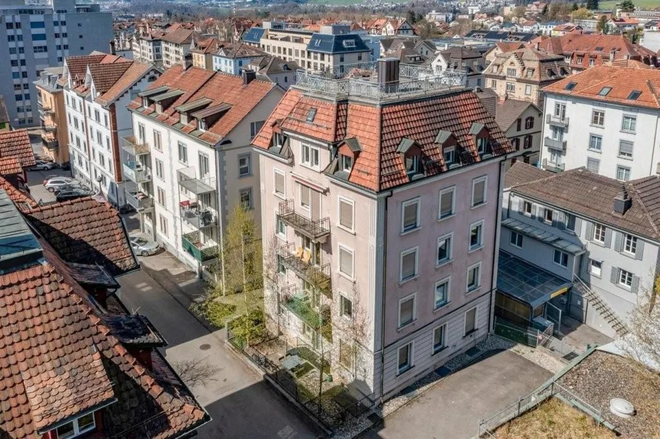 Einzigartige 5.5-Zimmer-Wohnung mit Dachterrasse & grossem Estrich
