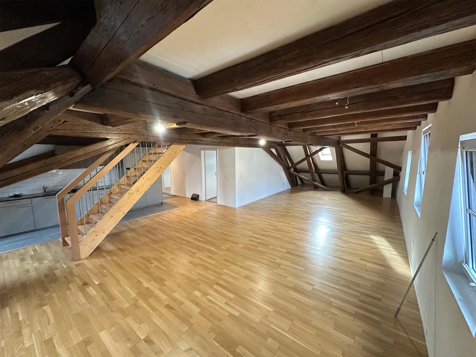 Grosszügige 5.5-Zimmer Maisonettewohnung mit viel Holz und Charme