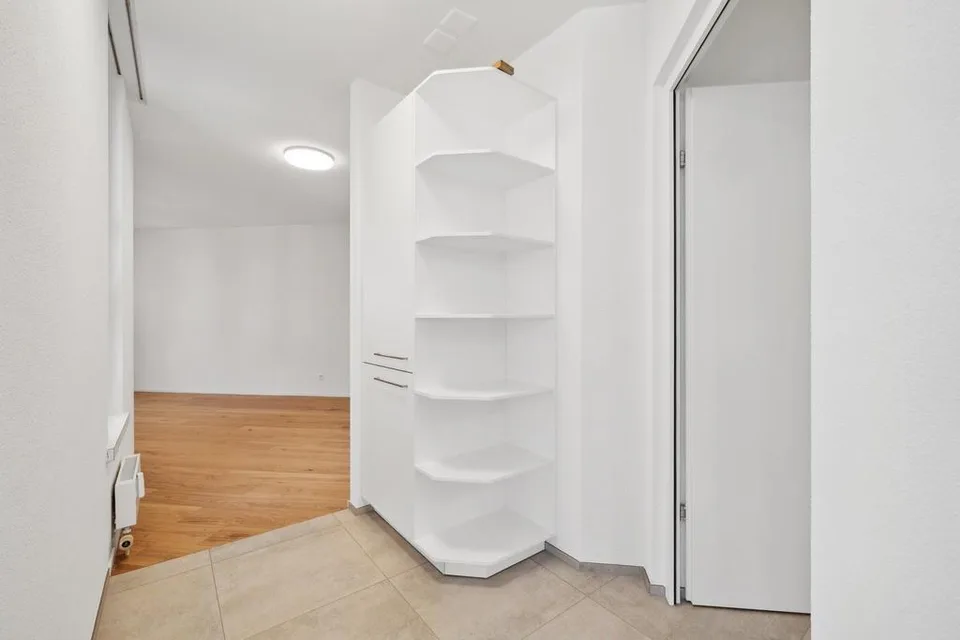 Modern 2-room apartment in the center of Therwil – photo 6 of 11