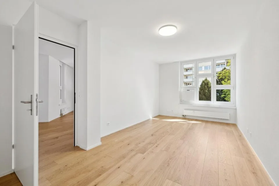 Modern 2-room apartment in the center of Therwil – photo 10 of 11