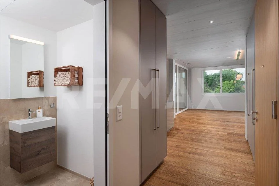 Appartement neuf, moderne avec loggia vitrée et belle vue lointaine – photo 12 sur 13