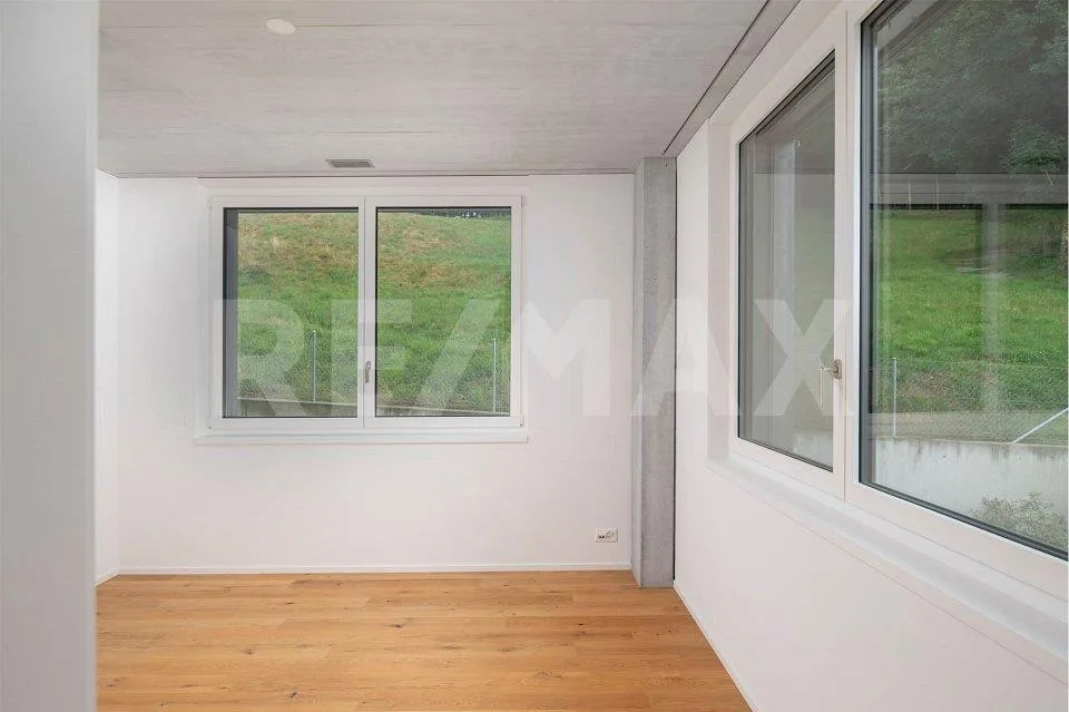 Appartement neuf, moderne avec loggia vitrée et belle vue lointaine – photo 9 sur 13