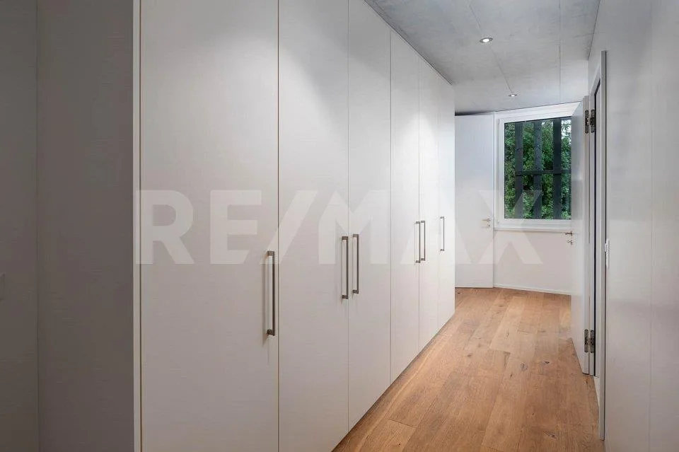 Appartement neuf, moderne avec loggia vitrée et belle vue lointaine – photo 11 sur 13