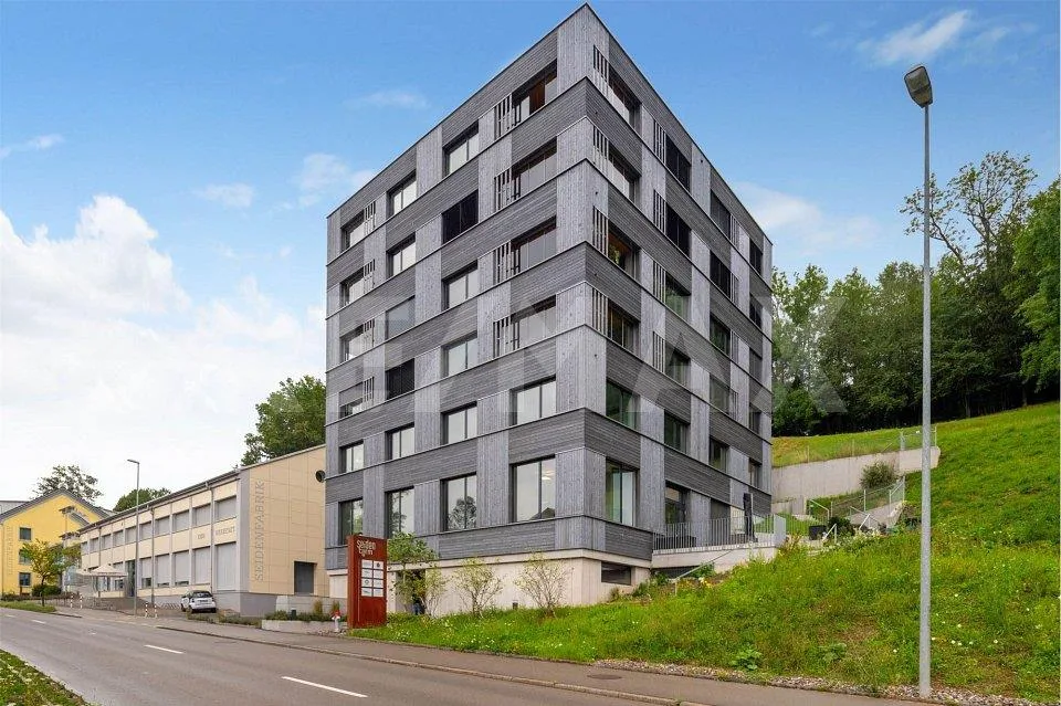 Neuwertige, moderne Wohnung mit verglaster Loggia und schöner Ferns...