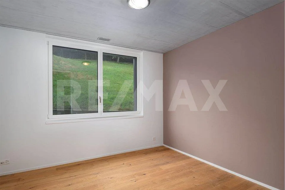 Appartement neuf, moderne avec loggia vitrée et belle vue lointaine – photo 8 sur 13