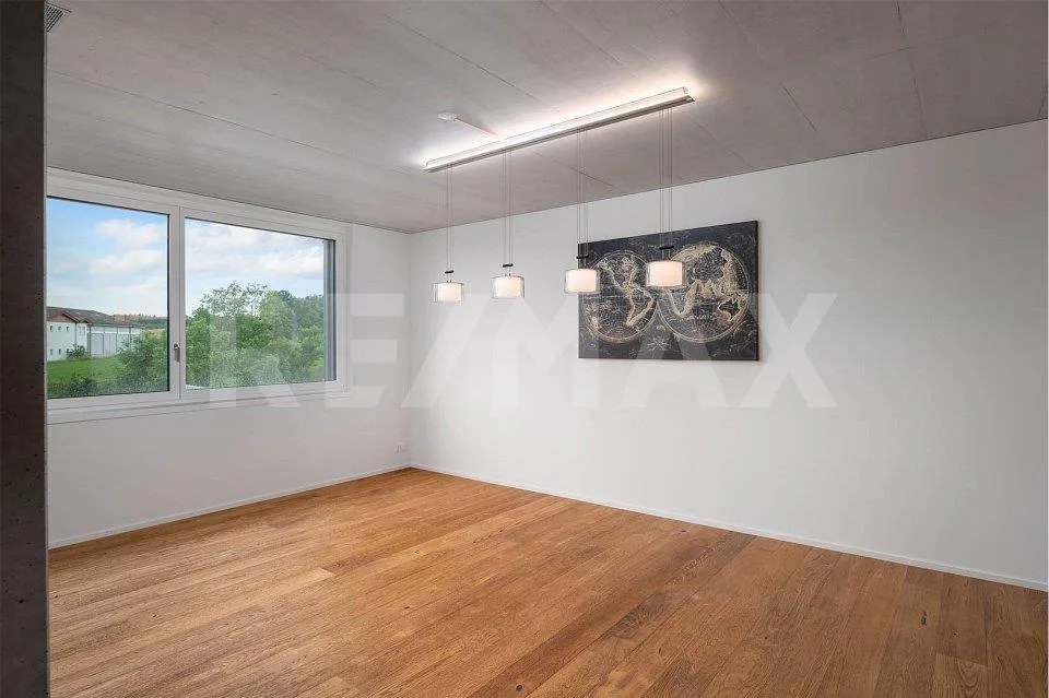 Appartement neuf, moderne avec loggia vitrée et belle vue lointaine