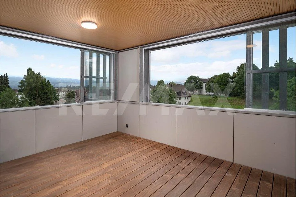 Appartement neuf, moderne avec loggia vitrée et belle vue lointaine