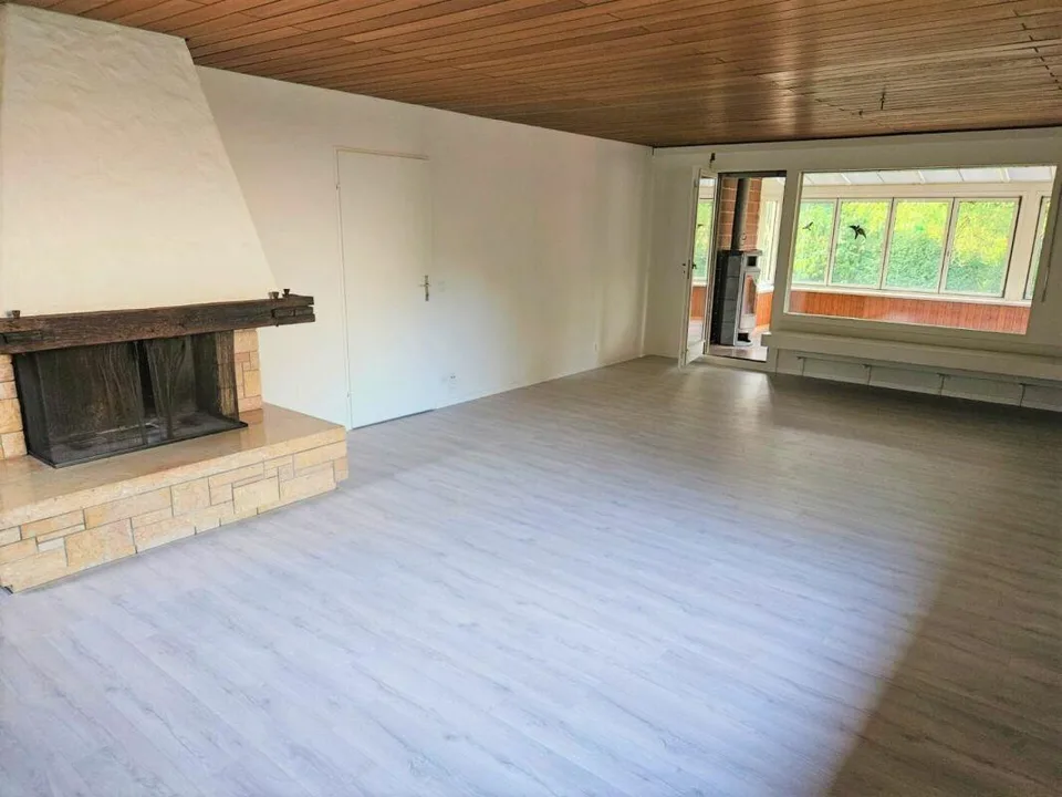 Freistehendes 5.5-Zimmer-Einfamilienhaus mit Nebenräumen à 35 m2 un...