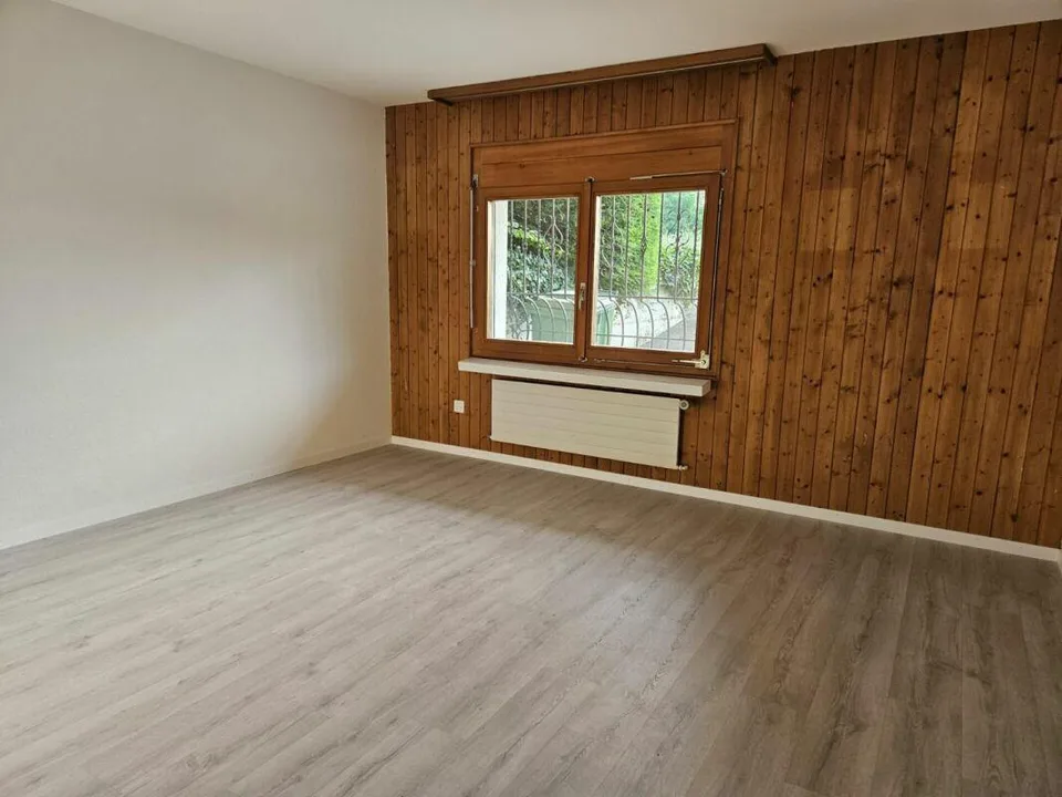 Freistehendes 5.5-Zimmer-Einfamilienhaus mit Nebenräumen à 35 m2 und Doppelgarage. – Foto 7 von 14