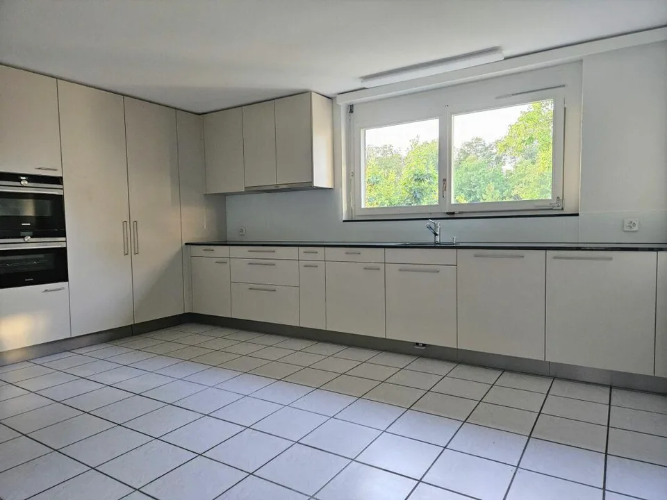 Freistehendes 5.5-Zimmer-Einfamilienhaus mit Nebenräumen à 35 m2 un...