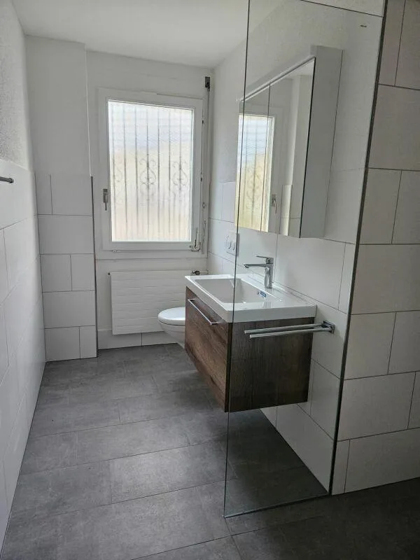 Freistehendes 5.5-Zimmer-Einfamilienhaus mit Nebenräumen à 35 m2 un...
