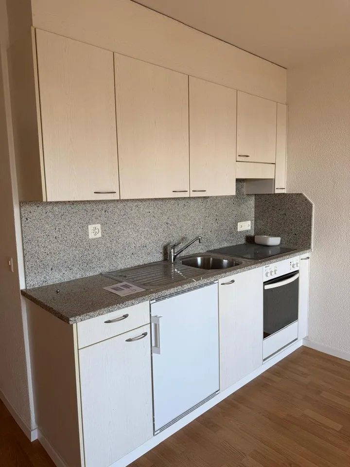 Bright studio with balcony on the top floor