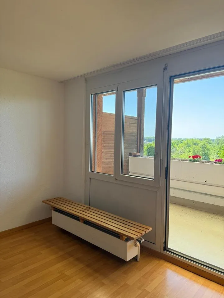 Helles Studio mit Balkon im Dachgeschoss