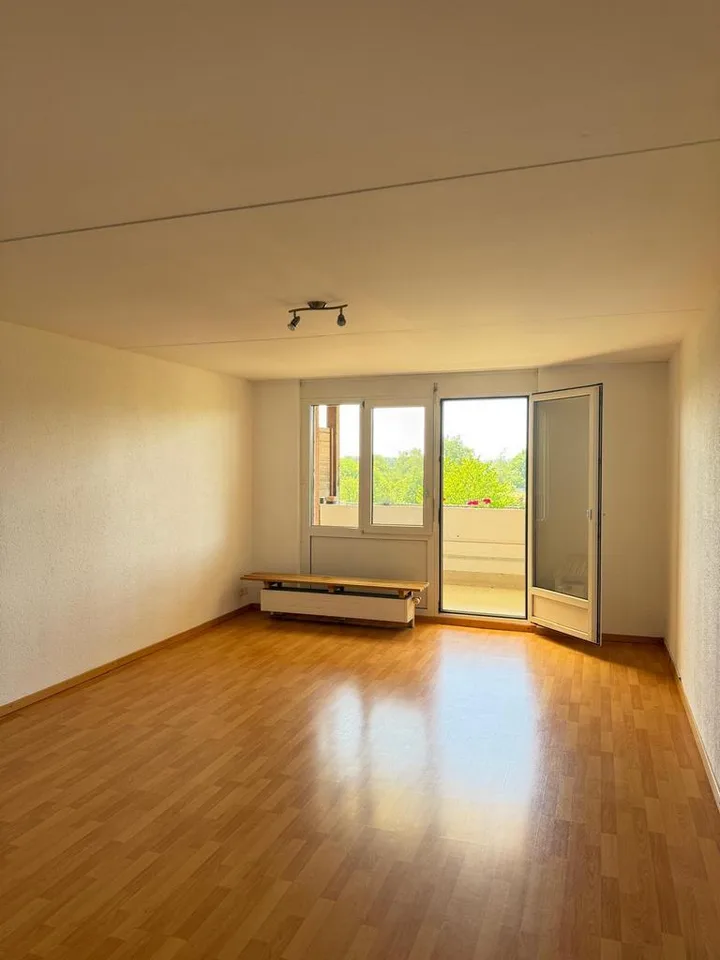 Helles Studio mit Balkon im Dachgeschoss