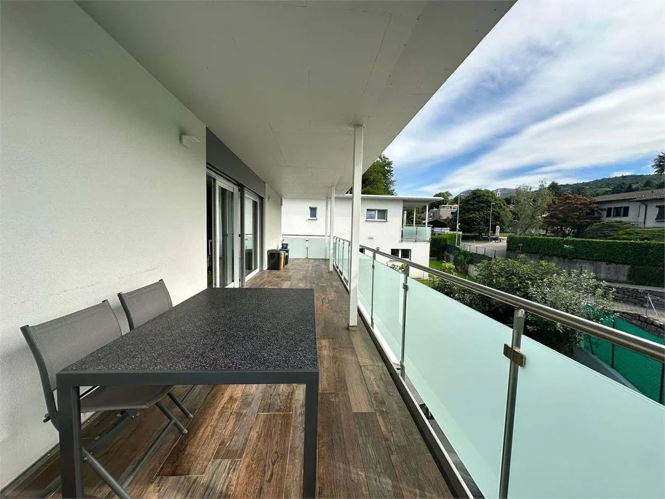 Elegante appartamento 4.5 locali con giardino a Cadempino.