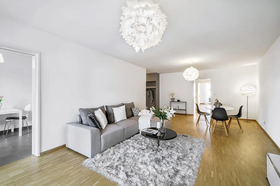 Vivre dans le centre-ville avec deux balcons