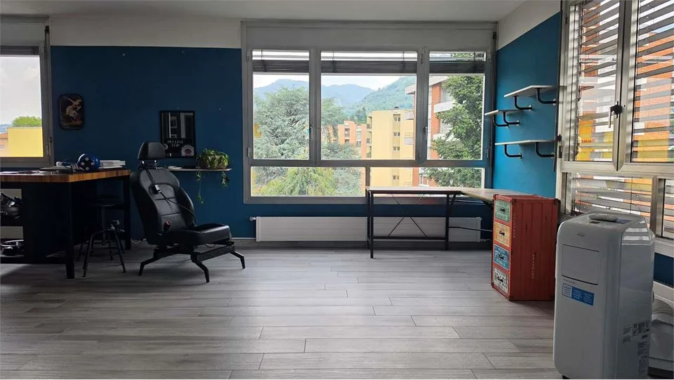 Apartment in the center of Chiasso, fifth floor, furnished and renovated