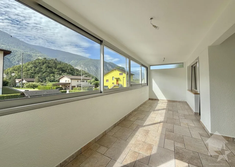 Crossing apartment of 115 m2, garage box, park, cellar and attic!