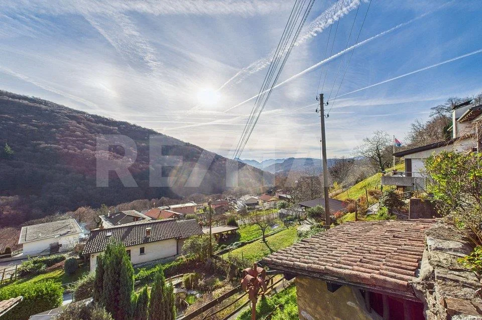 Casa di nucleo con vista sul verde e giardino