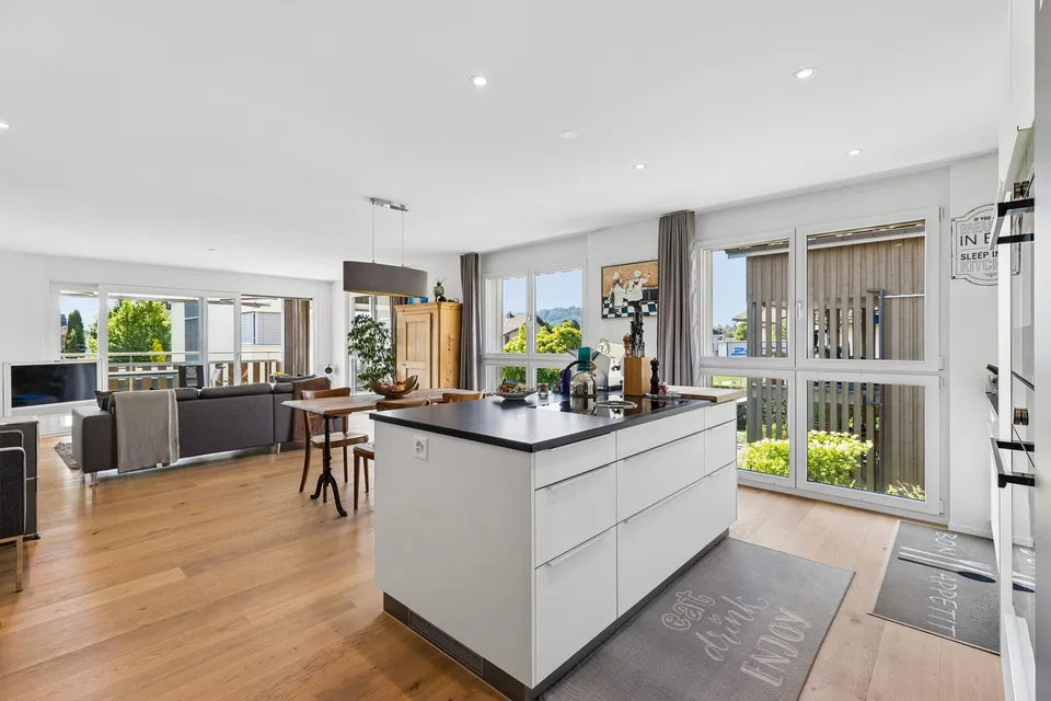 Staufen: Moderne 4.5-Zi.-Wohnung mit grossem Balkon, ruhig