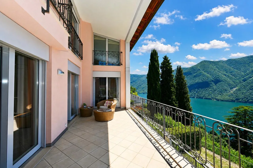 Residenza Secondaria - Duplex di Lusso con Vista Lago Mozzafiato