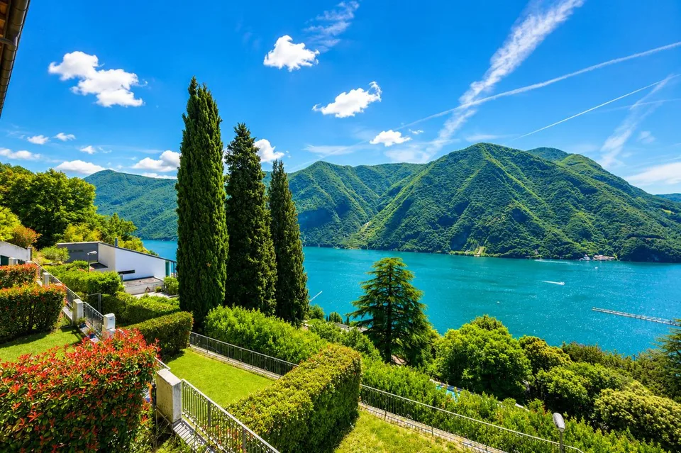 Residenza Secondaria - Duplex di Lusso con Vista Lago Mozzafiato