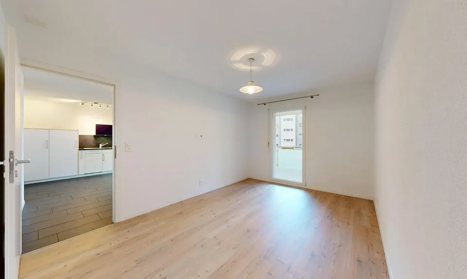 Exklusiv: Helle Wohnung mit großem Balkon-Terrasse