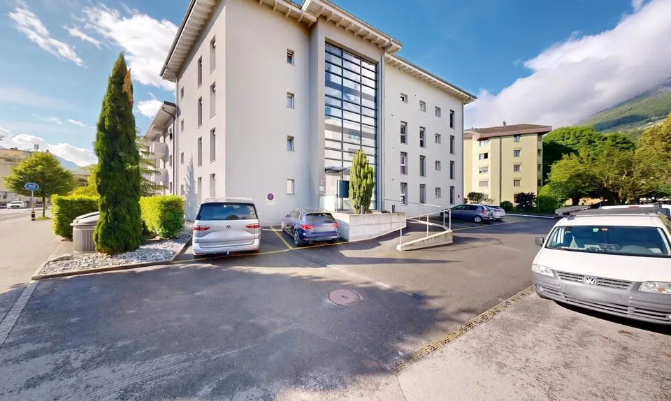 Exklusiv: Helle Wohnung mit großem Balkon-Terrasse
