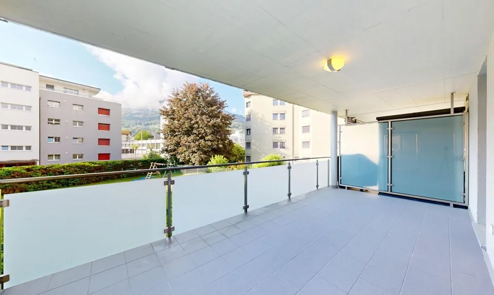 Exklusiv: Helle Wohnung mit großem Balkon-Terrasse