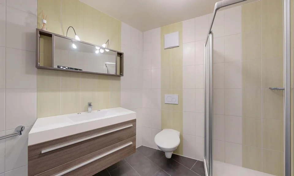 Exklusiv: helle Wohnung mit großem Balkon-Terrasse – Foto 10 von 21