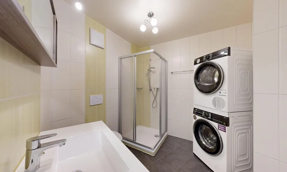 Exklusiv: helle Wohnung mit großem Balkon-Terrasse – Foto 9 von 21