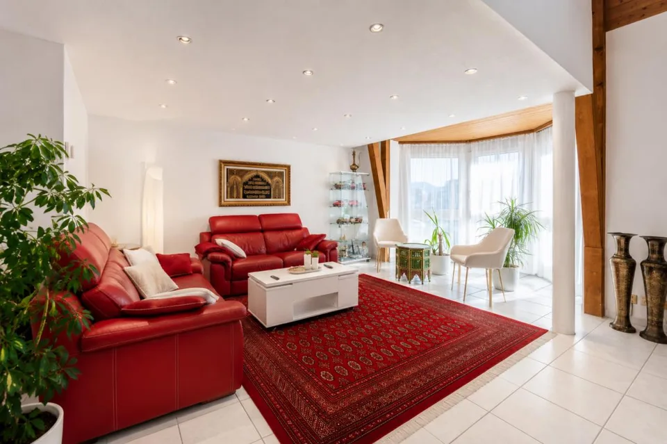 Exklusive 6.5-Zimmer-Dachgeschosswohnung mit Lift direkt in die Woh...