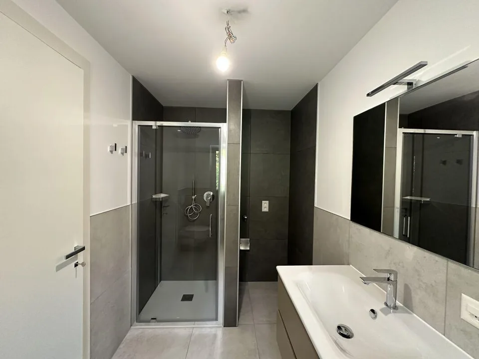 Neue und moderne 3.5-Zimmer-Wohnung, letztes Stockwerk und offene Aussicht Mendrisio Arzo – Foto 8 von 15