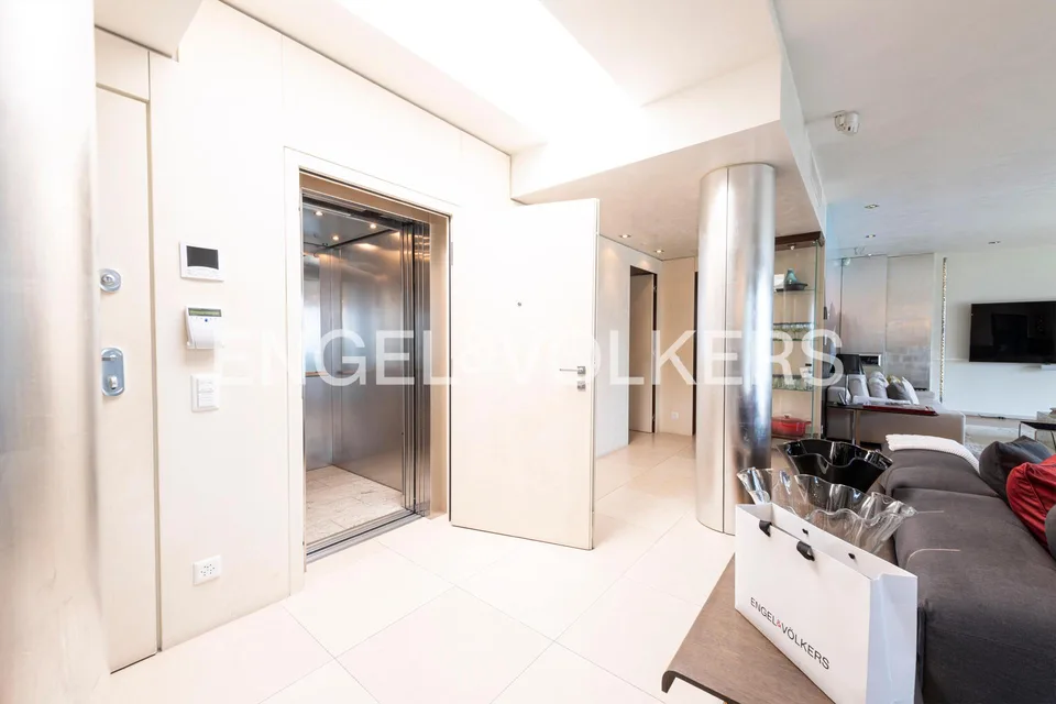 Design-Penthouse mit Panoramablick auf den See