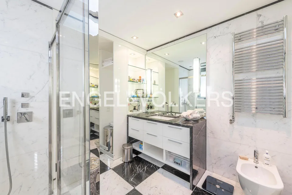 Design-Penthouse mit Panoramablick auf den See – Foto 9 von 13