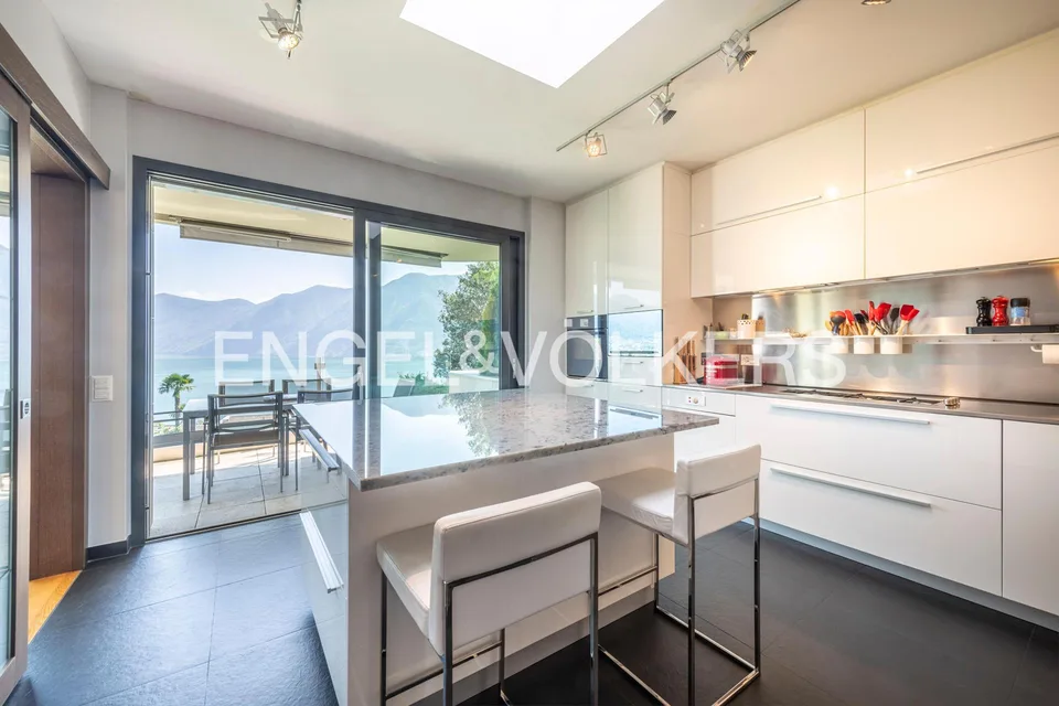 Design-Penthouse mit Panoramablick auf den See