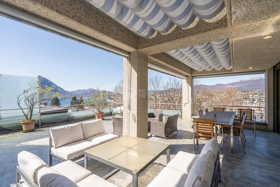 Villa élégante avec vue sur le lac et piscine à Ruvigliana