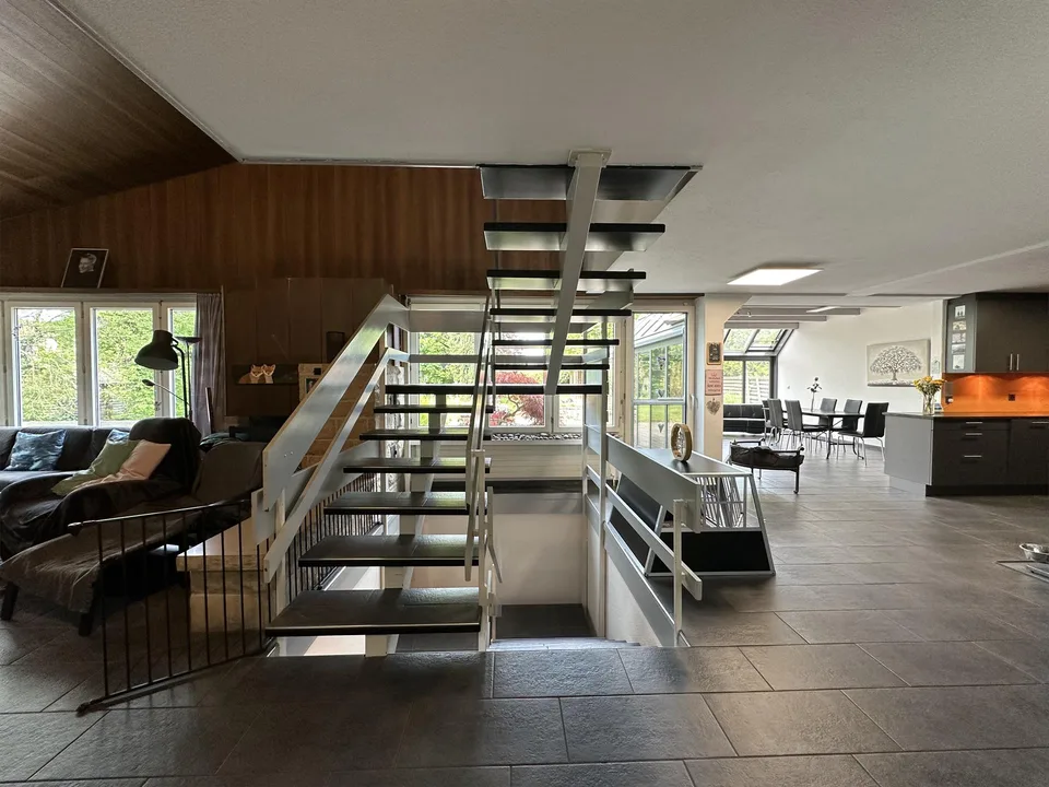 Una casa nel verde, con molta privacy in una posizione centrale – foto 6 di 18