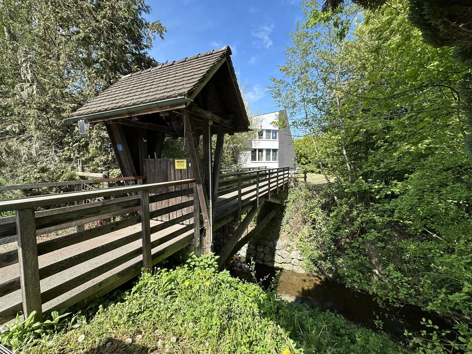 Una casa nel verde, con molta privacy in una posizione centrale – foto 17 di 18