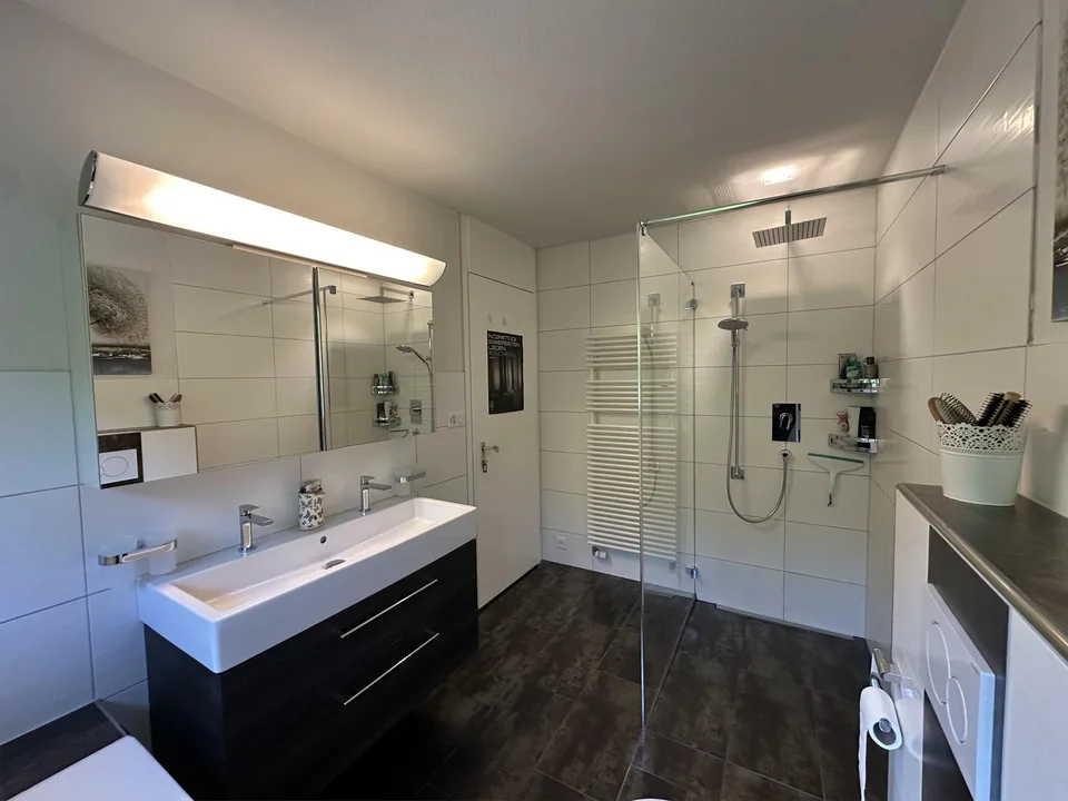 Una casa nel verde, con molta privacy in una posizione centrale – foto 10 di 18