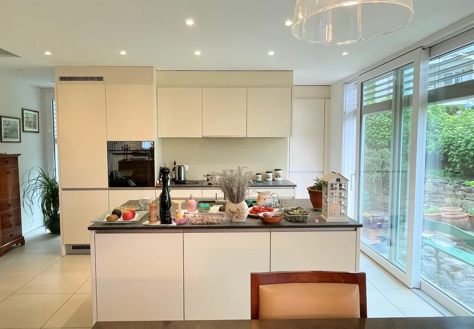 Moderne Villa zwischen Weinbergen und Bergen – Foto 15 von 27