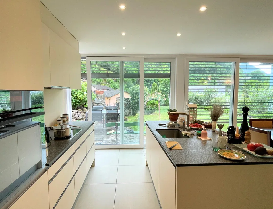 Moderne Villa zwischen Weinbergen und Bergen – Foto 13 von 27