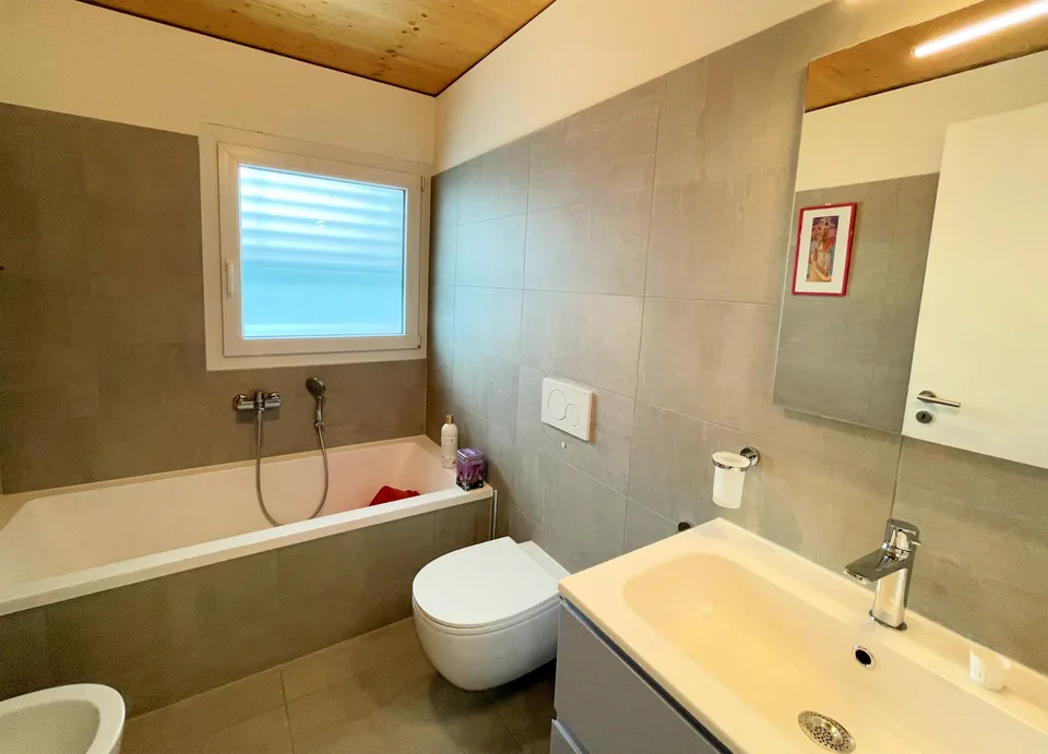 Moderne Villa zwischen Weinbergen und Bergen – Foto 21 von 27