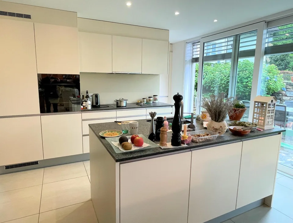 Moderne Villa zwischen Weinbergen und Bergen – Foto 14 von 27