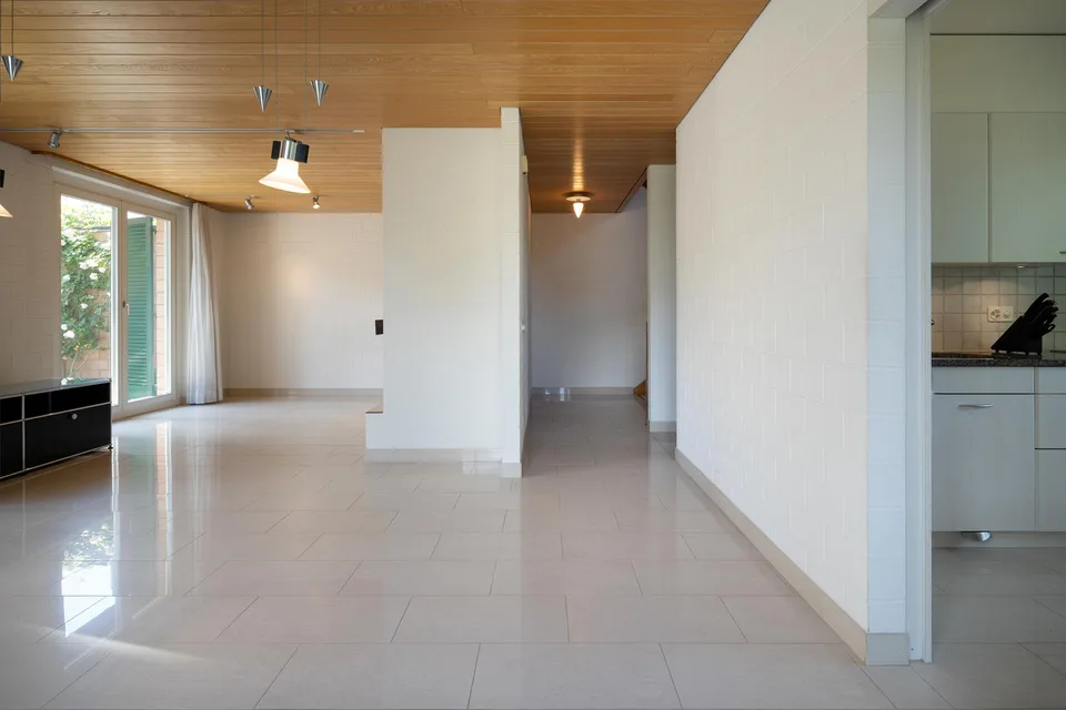 Casa unifamiliare con giardino e box auto – foto 6 di 18
