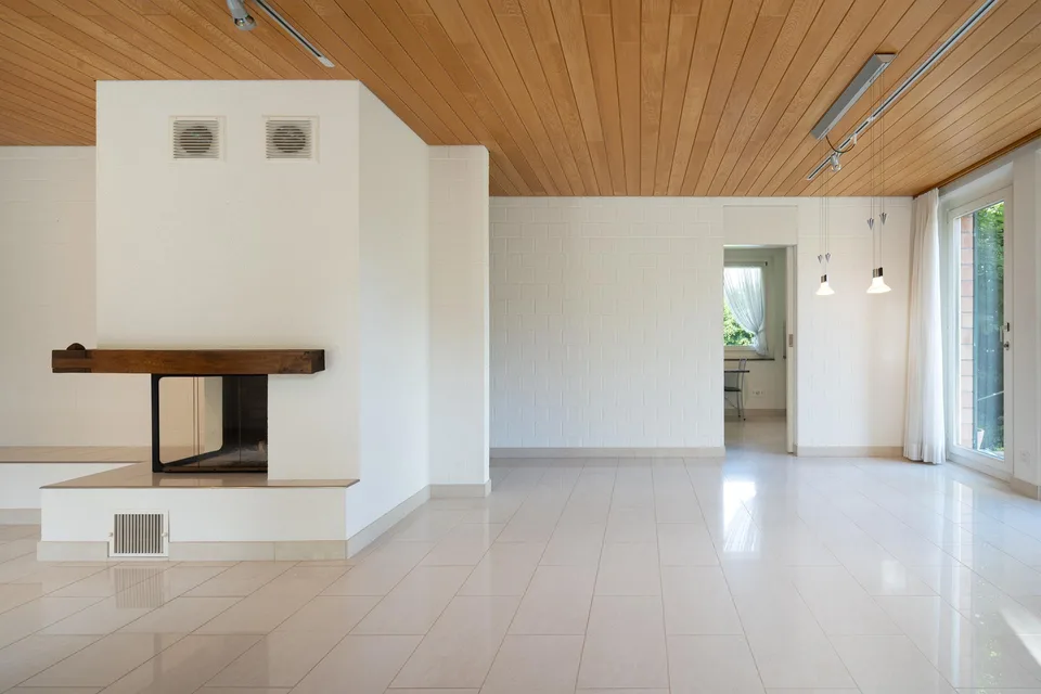 Einfamilienhaus mit Garten und Garagebox