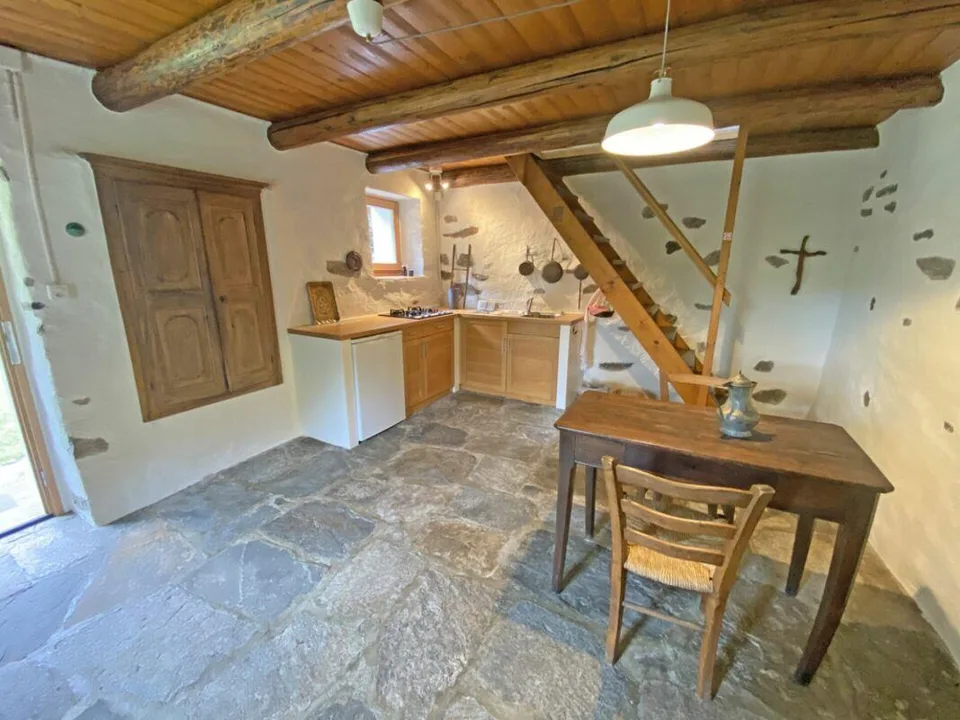 Bella proprietà con 2 rustici immersa nel verde / Schöne Liegenschaft mit 2 Rustico's im Grünen – Foto 8 von 10