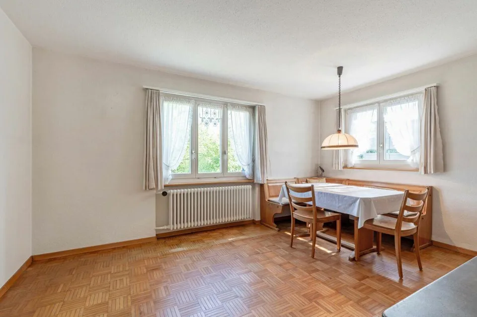Maison individuelle de 5,5 pièces avec jardin charmant dans un emplacement surélevé